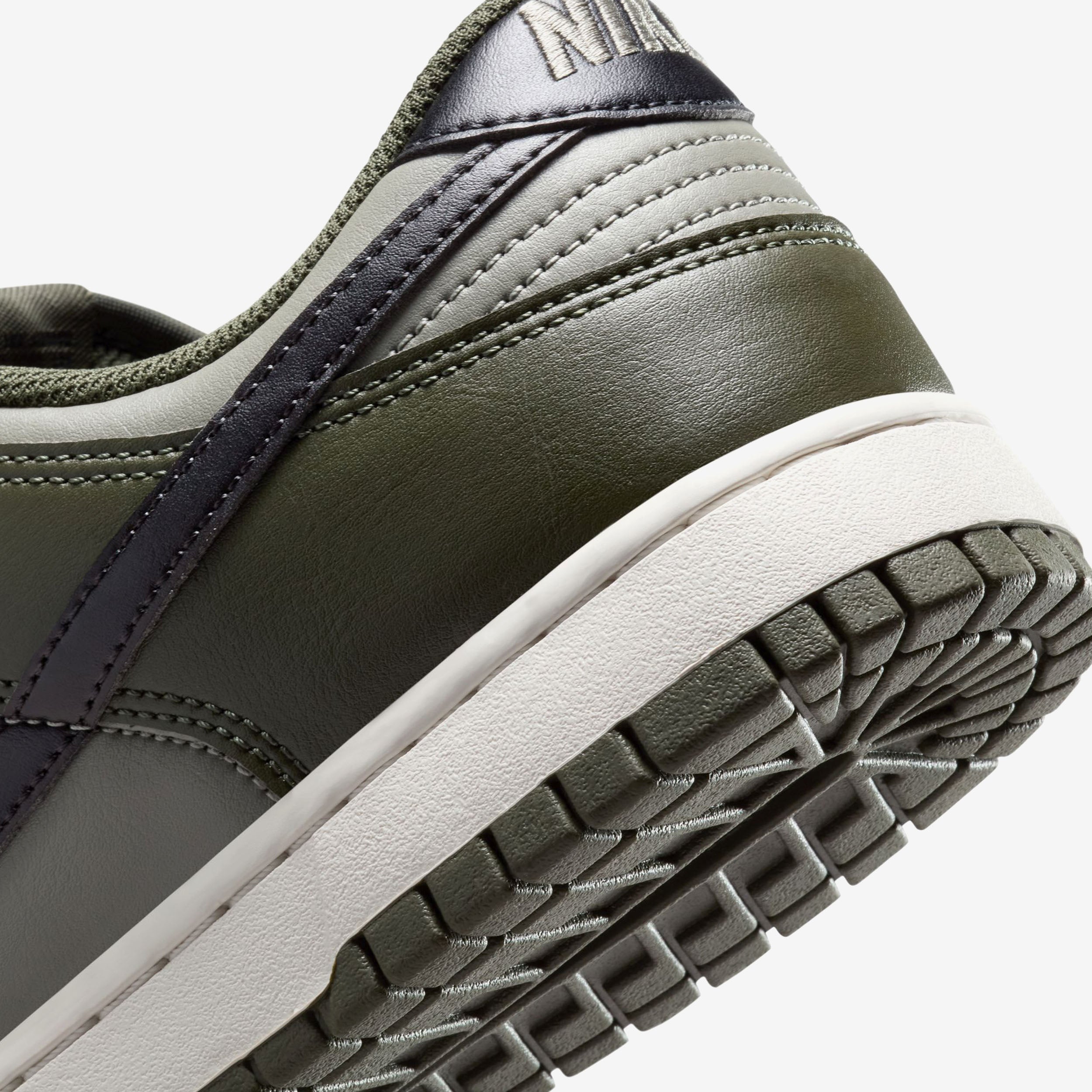 Dunk Low Retro