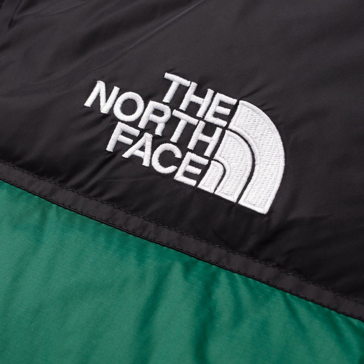 Wmns 1996 Retro Nuptse Jacket | NF0A3XEONL11